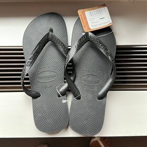 Black NWT Havaianas - Size 9/10.